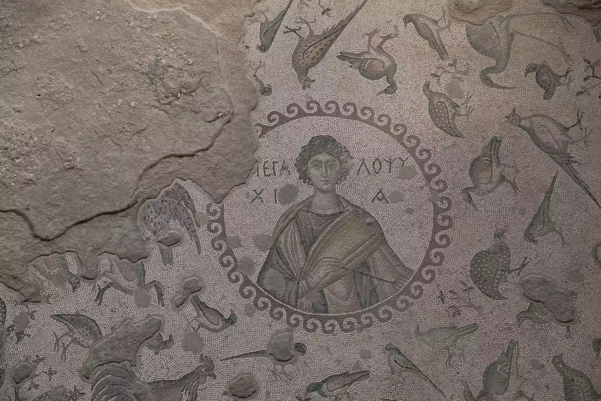 Antakya Müze Oteli içinde arkeolojik kalıntılar ve modern mimari